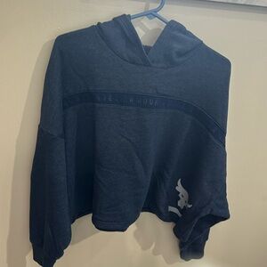 Women’s Under Armour Project Rock cropped hoodie. Large, loose cut. Navy blue.